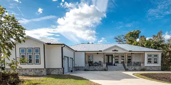 1605 CENTER ROAD