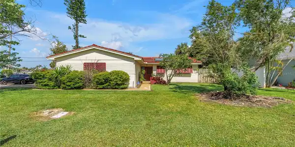 557 CRYSTAL DRIVE