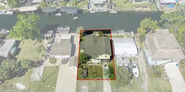 5319 RAY DRIVE