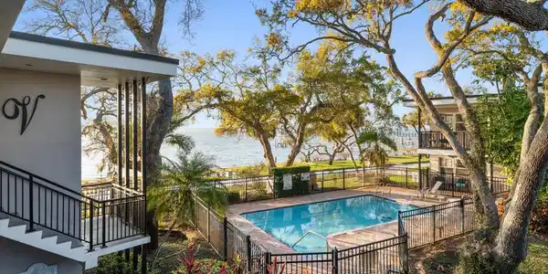 1101 VICTORIA DRIVE