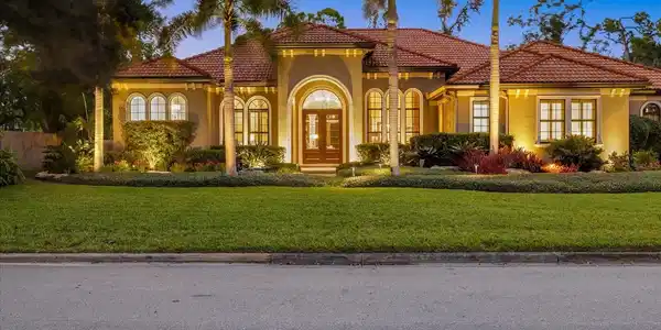 612 ARMADA ROAD S