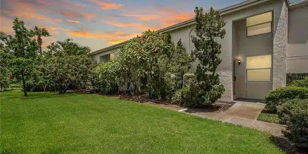 4201 LA PALMA COURT
