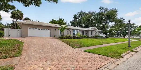 303 ROEBLING ROAD S