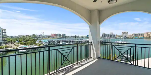 211 DOLPHIN POINT