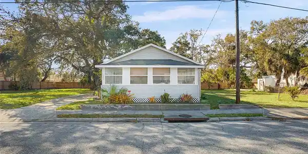 2819 N OSPREY AVENUE