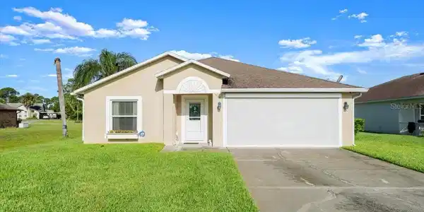 318 TWO OAKS DRIVE