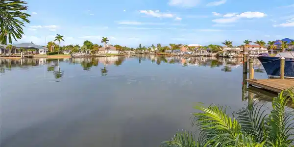 E CIRCLE DRIVE