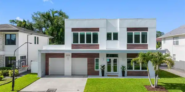 3208 W LAWN AVENUE