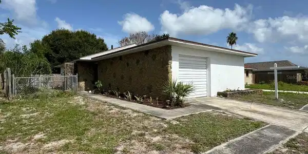 125 S ROSILAND COURT