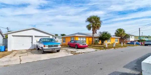 527 EASTWOOD LANE
