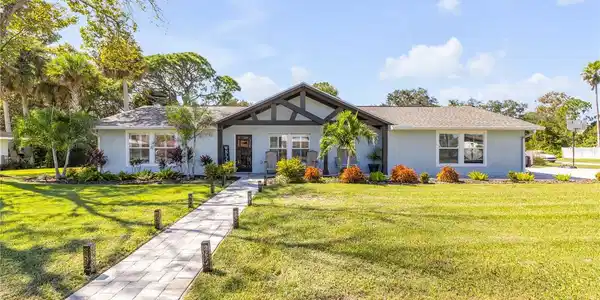 798 FAIRWAY DRIVE