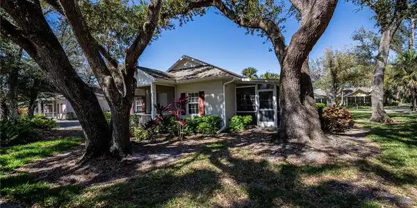 1622 RED OAK LANE