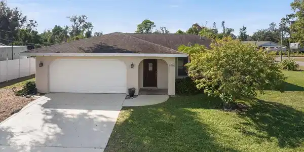 3568 ROSLYN ROAD