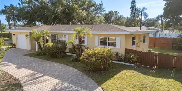 1110 VARONA