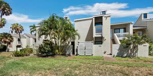 5260 GULF OF MEXICO DRIVE