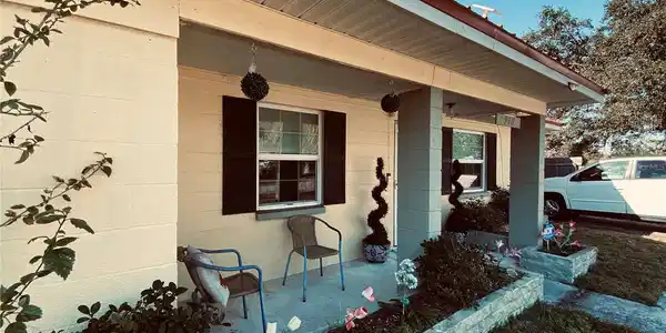 910 LAKE AVENUE