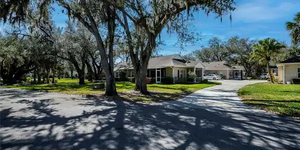 1498 RED OAK LANE