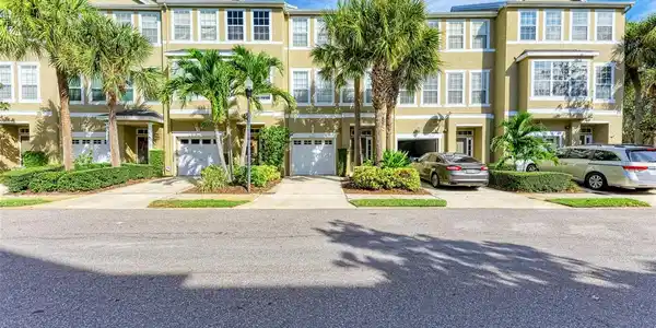 3047 POINTEVIEW DRIVE