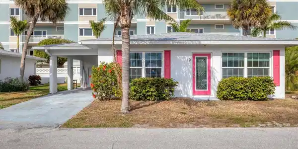 1977 BEACH ROAD