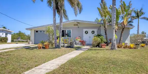 301 PALMETTO DRIVE NE