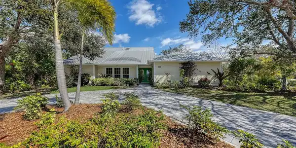 614 TROPICAL CIRCLE