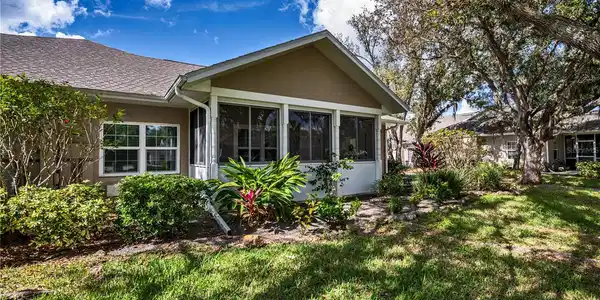 1568 RED OAK LANE