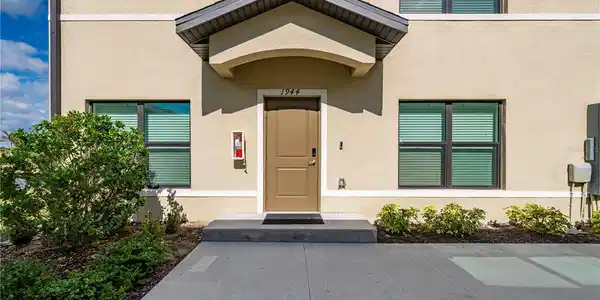 1944 VISTA LANDINGS COURT
