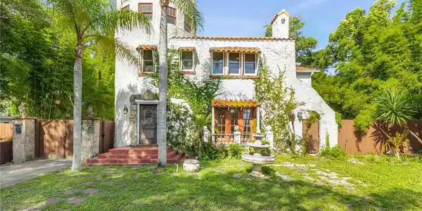 688 ALCAZAR AVENUE