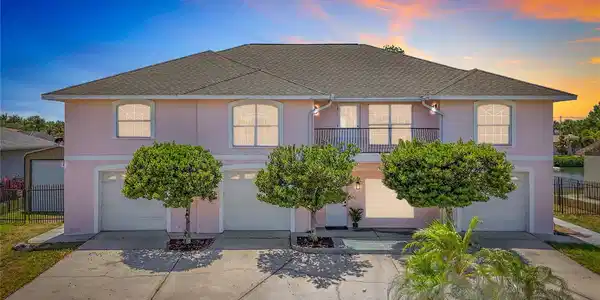 624 KINGSTON COURT