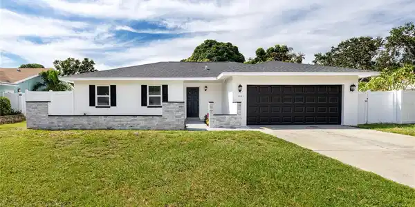 5802 BAY PINES LAKES