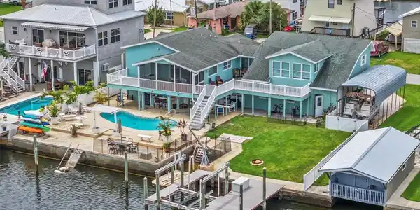 3337 MANGROVE DRIVE