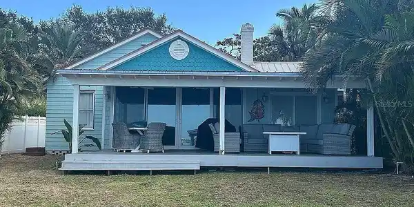 1742 SUNSET DRIVE