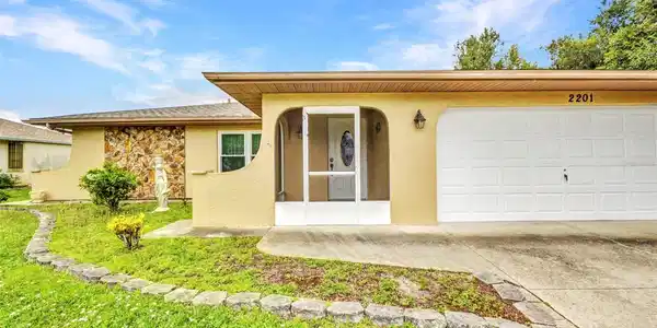 2201 HYATT DRIVE