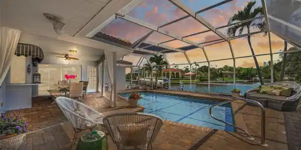 572 COMMONWEALTH LANE