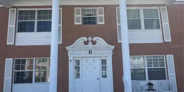 4158 TAMIAMI TRAIL