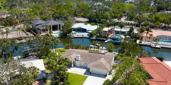 609 LOTUS LANE