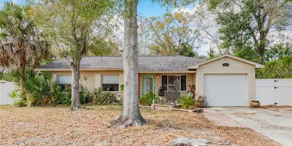 128 E VIRGINIA LANE