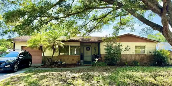 1406 PINEAPPLE LANE