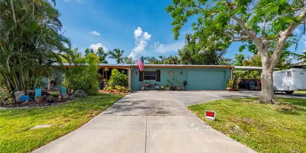 611 BONITA COURT