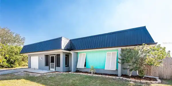 121 CAMBRIDGE DRIVE NW