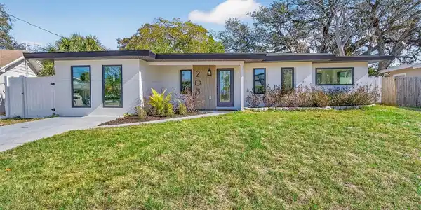 203 DRIFTWOOD DRIVE W