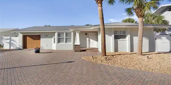 329 AVENIDA LEONA