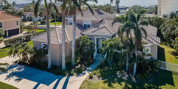 5944 BAY DRIVE S