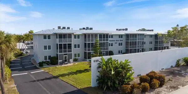 649 TAMIAMI TRAIL S
