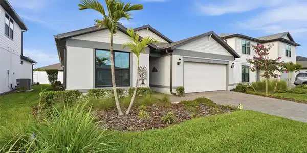 2136 LAURIFOLIA COURT