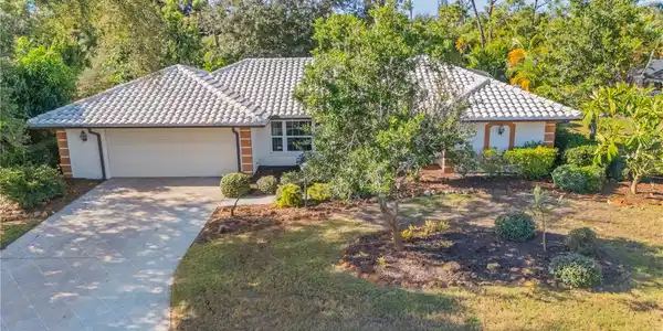 209 WOODLAND DRIVE