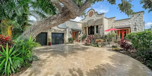 1853 FIESTA DRIVE