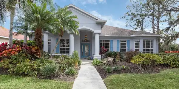 819 SHADOW BAY WAY
