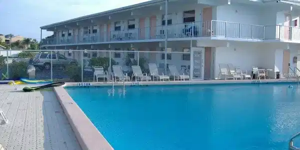 908 VILLAS DRIVE