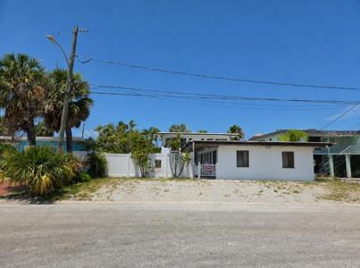 580 BAY ESPLANADE